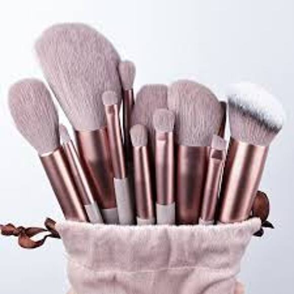 Makeup Brush Set with Makeup Sponge 13 Piece NWT - Picture 1 of 4
